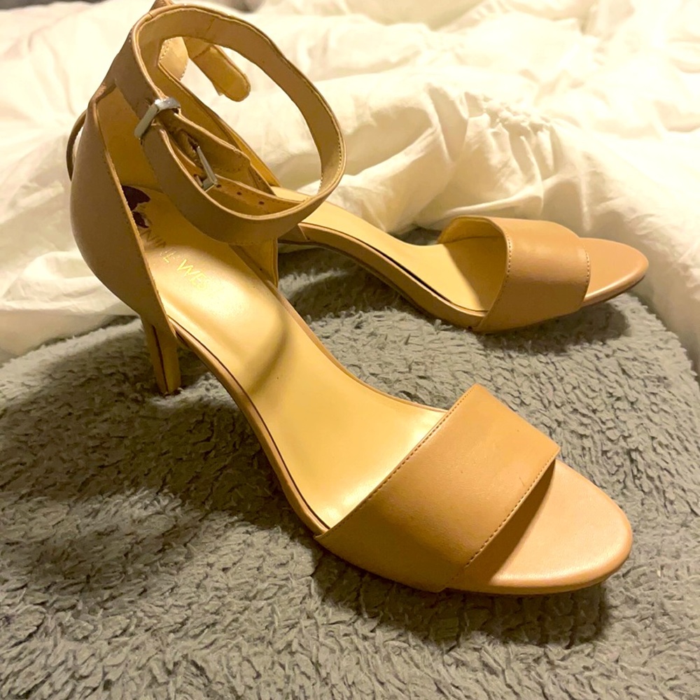 Nude strappy comfy heels